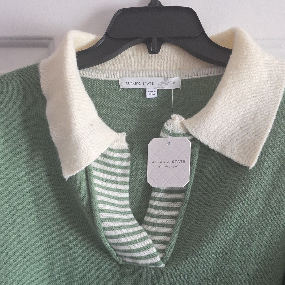 Altar'd State Green and Cream Cropped  V-Neck, Long Sleeved Sweater, Small, NWT - Picture 3 of 12